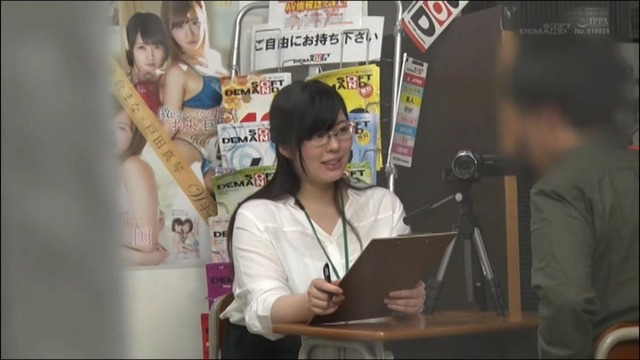 男に迫られると嫌がりながらも即発情する女子社員さん達。