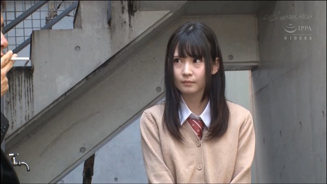 こんな野外で？！顔射後も止めない突然の笑顔しゃぶりで連続2回おねだり女子○生