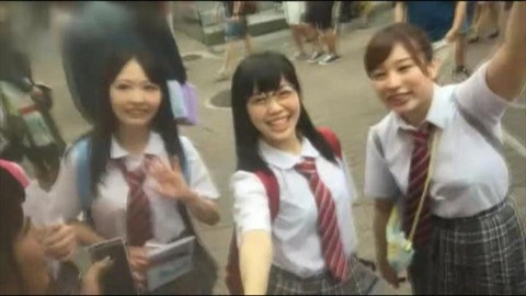 修学旅行で都会にやってきた田舎の学生たち！先生の見回りをすり抜け大好きなあの子が待つ女子部屋に突入せよ！スリルと興奮が入り混じり部屋はまさかのエロムードに発展！