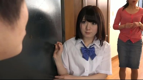 パンツ見せつけ女子校生に我慢できず手を出したら、家族にこっそり隠れながらエッチを求めてくるので困ったけど、ヤッた。